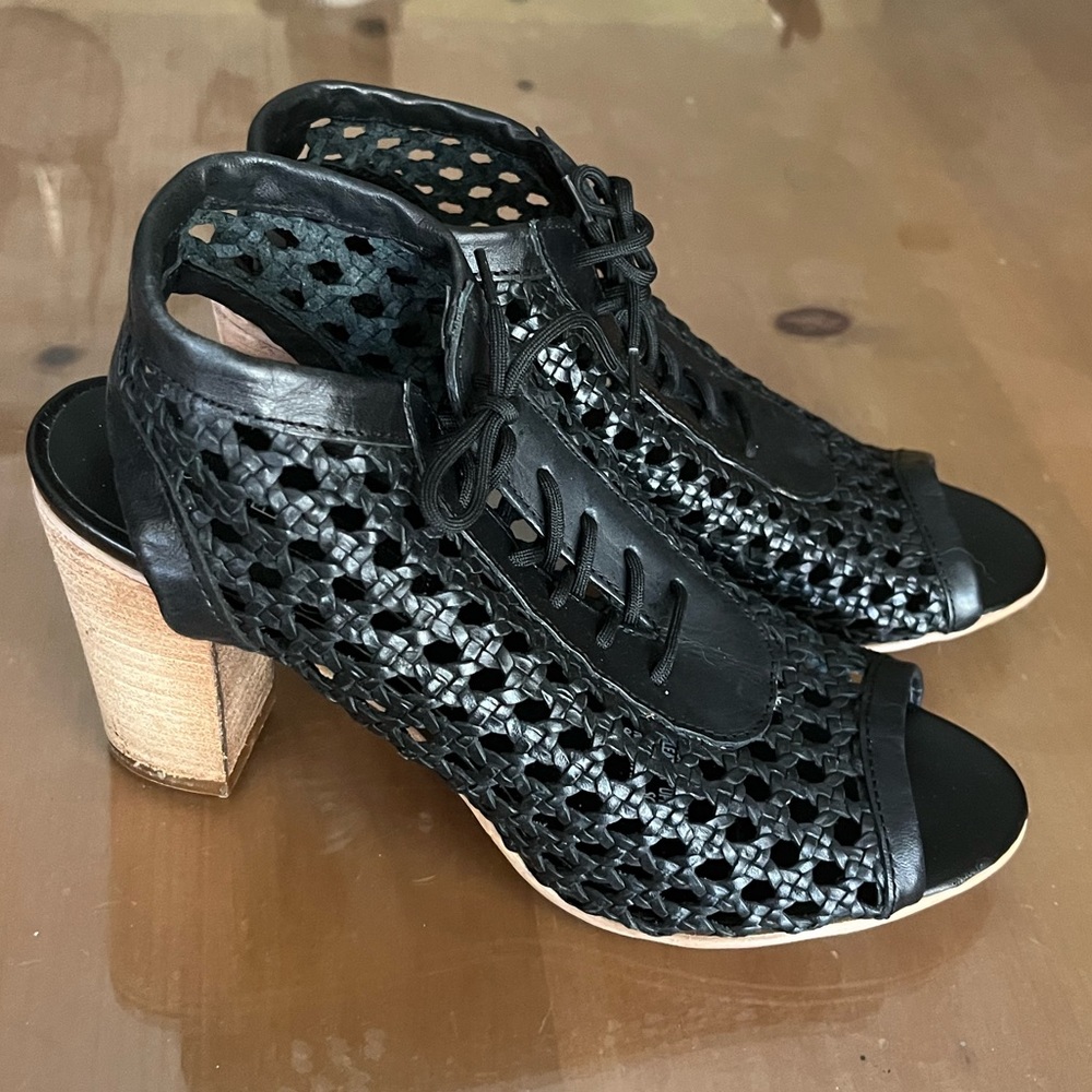 Perfect Black heeled sandal from Steven by Steven Madden. Size 10!